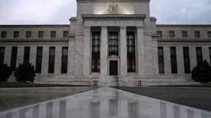 Deuda y dólar fuerte: el complejo escenario que enfrentan los países emergentes por la política monetaria de EE. UU.