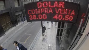 El dólar cerró en $41,94 en la previa al debut de las bandas de flotación