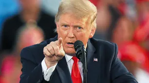 Donald Trump acusó a Biden de "conspirar con Pfizer" para suspender la vacuna de Johnson & Johnson
