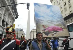 La casa de San Juan hizo una colorida manifestación en Av Corrientes