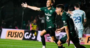 Cuando llovían las críticas, Racing salvó el empate (1-1) ante Sarmiento en Junín