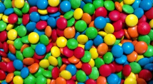 La ANMAT prohibió la venta de una marca de confites de chocolate y un orégano deshidratado