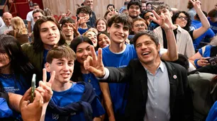 Axel Kicillof lanzó un dardo a Cristina Kirchner: “Esto no se arregla con un pensamiento que baje de una esfera"