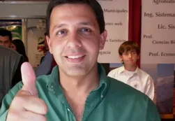 Sobrino del Gobernador riojano regaló trapos por el Día de la Madre