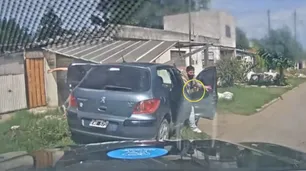 Video: impactante persecución y tiroteo desde adentro de un patrullero