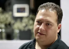 La Justicia argentina autorizó al hijo de Pablo Escobar a salir del país, en medio del proceso judicial