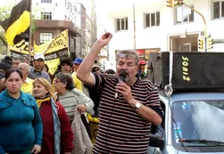 Volvió Castells: quiere elecciones anticipadas y que renuncie Cristina