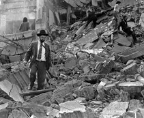 30 fotos del atentado a la AMIA: a tres décadas del horror, sólo queda impunidad