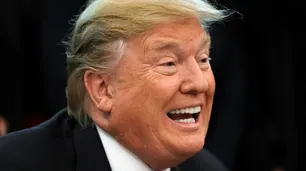 Con tuits en persa y en inglés, Donald Trump se dirigió al pueblo iraní que protesta: "Estoy con ustedes"