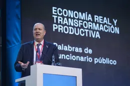 Sturzenegger sorprendió al gobernador de Corrientes: el pedido clave sobre la libre navegación de los ríos