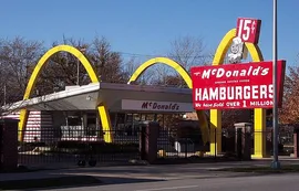 La historia increíble detrás del "primer" restaurante McDonald’s del mundo