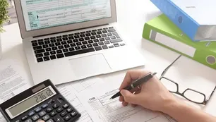 Junio llega con aguinaldo y aumentos: suben transporte, alquileres, prepagas, colegios y servicios