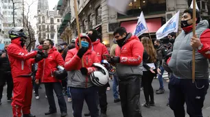 Buscan regular la actividad de los trabajadores de las apps de delivery