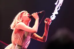FOTOS | Aurora, la talentosa artista noruega por fin se presentó en Argentina