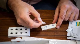 Países Bajos: un hombre vendía por 33 euros kits para autocontagiarse de Covid-19