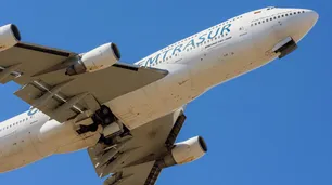 La lista de los 19 tripulantes del Boeing 747 que tienen prohibido salir del país