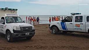 Susto en Monte Hermoso: rescataron a dos kayakistas luego de 26 horas perdidos en el mar