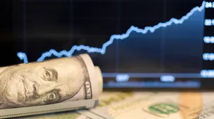 Dólar hoy: ¿Por qué el Contado con Liquidación supera los $500 y a cuánto puede llegar?