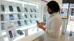 Inicia el plan de Luis Caputo para comprar TVs y celulares más baratos en Tierra del Fuego