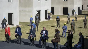 Denuncian retrasos e irregularidades en las viviendas de Ensenada que presentó Alberto Fernández con CFK