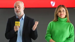 Los padres de uno de los colegios tomados denuncian espionaje por parte del Gobierno porteño