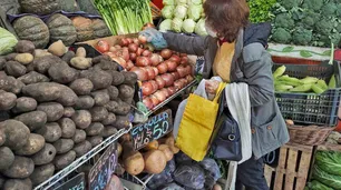 Denuncian que supermercados "abusan" con los precios "ante la necesidad de la gente"