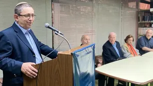 Premian al periodista Robert Cox por su "valiente compromiso humanitario" durante la dictadura