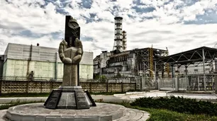 La central nuclear de Chernobyl, y su sarcófago 30.000 toneladas, botín de guerra ruso