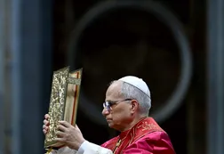 El papa León XIV descartó reformas sobre diaconisas y fieles LGBTQ+ y reafirmó la defensa de la familia tradicional