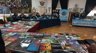 "No tengo memoria de que se haya encontrado algo así antes": la DAIA sobre el allanamiento a una imprenta de propaganda Nazi