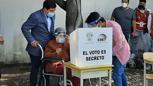 Avanza la elección en Ecuador y el candidato de Rafael Correa no pudo votar