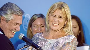Alberto Fernández comparte acto con Marcela Losardo en medio de la presión para que la desplace