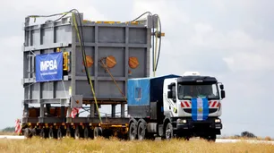 Cómo se trasladó el gran horno que construyó IMPSA para YPF