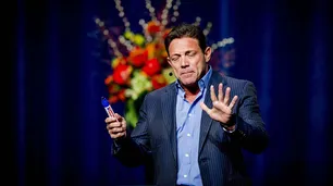 Quién es Jordan Belfort, el "Lobo de Wall Street" que visitará la Argentina
