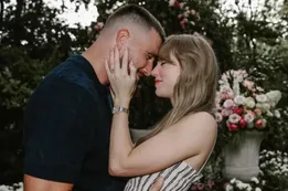 Taylor Swift y Travis Kelce anunciaron su casamiento: las fotos de la romántica propuesta
