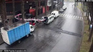 Un camión, 300 kilómetros y dos millones de costo: cómo fue la logística de la confección de la bandera de Los Monos