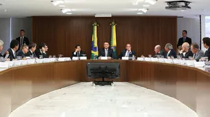 Jair Bolsonaro contra todos: minorías ministerios, salario y empleados públicos en la mira