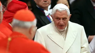 Benedicto XVI comparó al matrimonio gay con el "anticristo" y denunció que quieren "hacerlo callar"