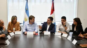 Más policías y mejores sueldos: La UCR de De Loredo endurece el choque con Llaryora por seguridad