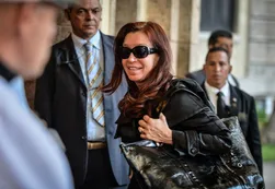 Cristina llegó a La Habana para encarar la CELAC con una misión de Calle 13