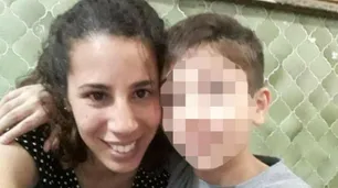 Le pegan un tiro a una policía en la cara para robarle el arma y el chaleco antibalas