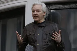 Mientras espera la extradición, Julian Assange dio positivo de Covid