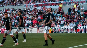 La historia de Deportivo Riestra, el equipo sensación del fútbol argentino, bajo la lupa de Cueste lo que cueste