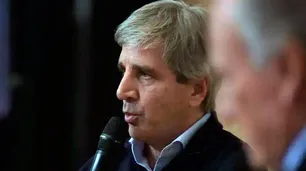 Luis Caputo le respondió a Ricardo Darín por el precio de las empanadas: "Me dio vergüencita ajena"