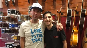 Chris Martin en Buenos Aires: qué instrumentos musicales compró y la escueta suma que gastó