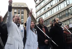 Docentes denuncian descuentos por adhesión a paros de años anteriores