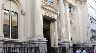 Advierten que la corrección del BCRA sobre tipo de cambio nominal es insuficiente