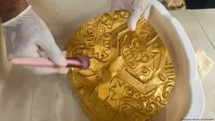 Descubren una tumba de más de mil años con oro y cerámica