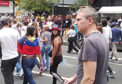 Venezuela: quién es el argentino invitado por la oposición que se ganó el repudio del chavismo
