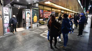 Con descuentos, entradas gratis y tours teatrales, vuelve la Noche de los Teatros